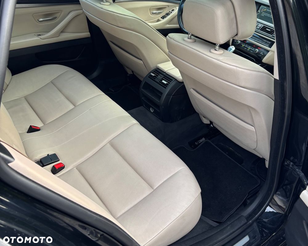 BMW Seria 5 520d Sport-Aut - 29