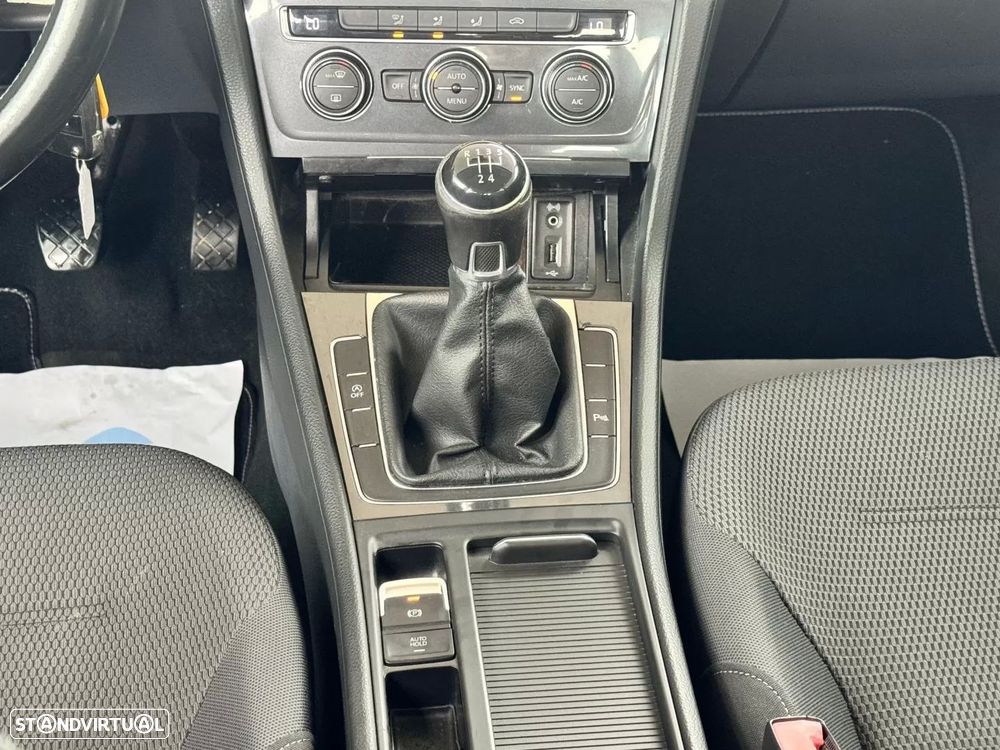 VW Golf 1.6 TDI Confortline - 16