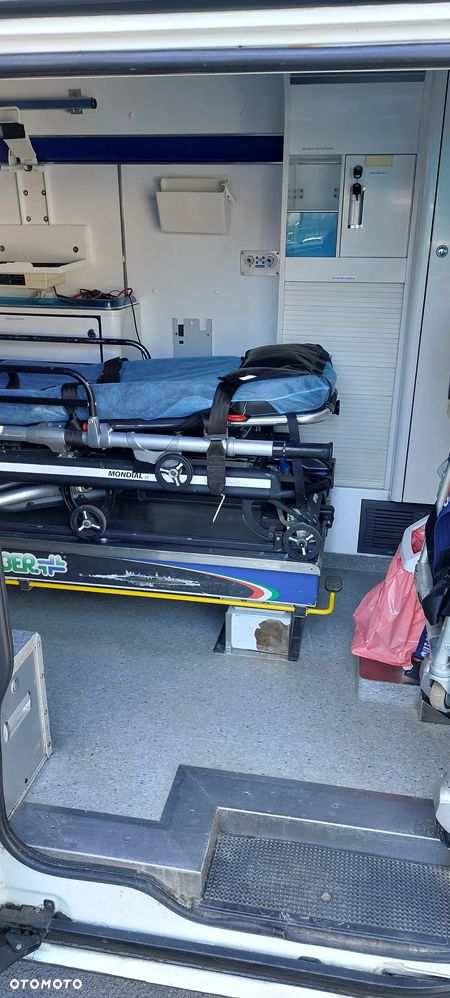 Renault Trafic ambulans - 18