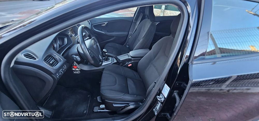 Volvo V40 2.0 D2 Momentum - 11