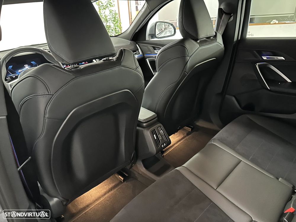 BMW iX2 eDrive20 Pack Desportivo M - 31