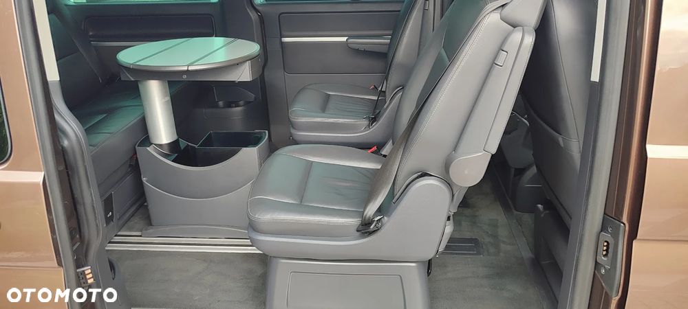 Volkswagen Multivan - 12