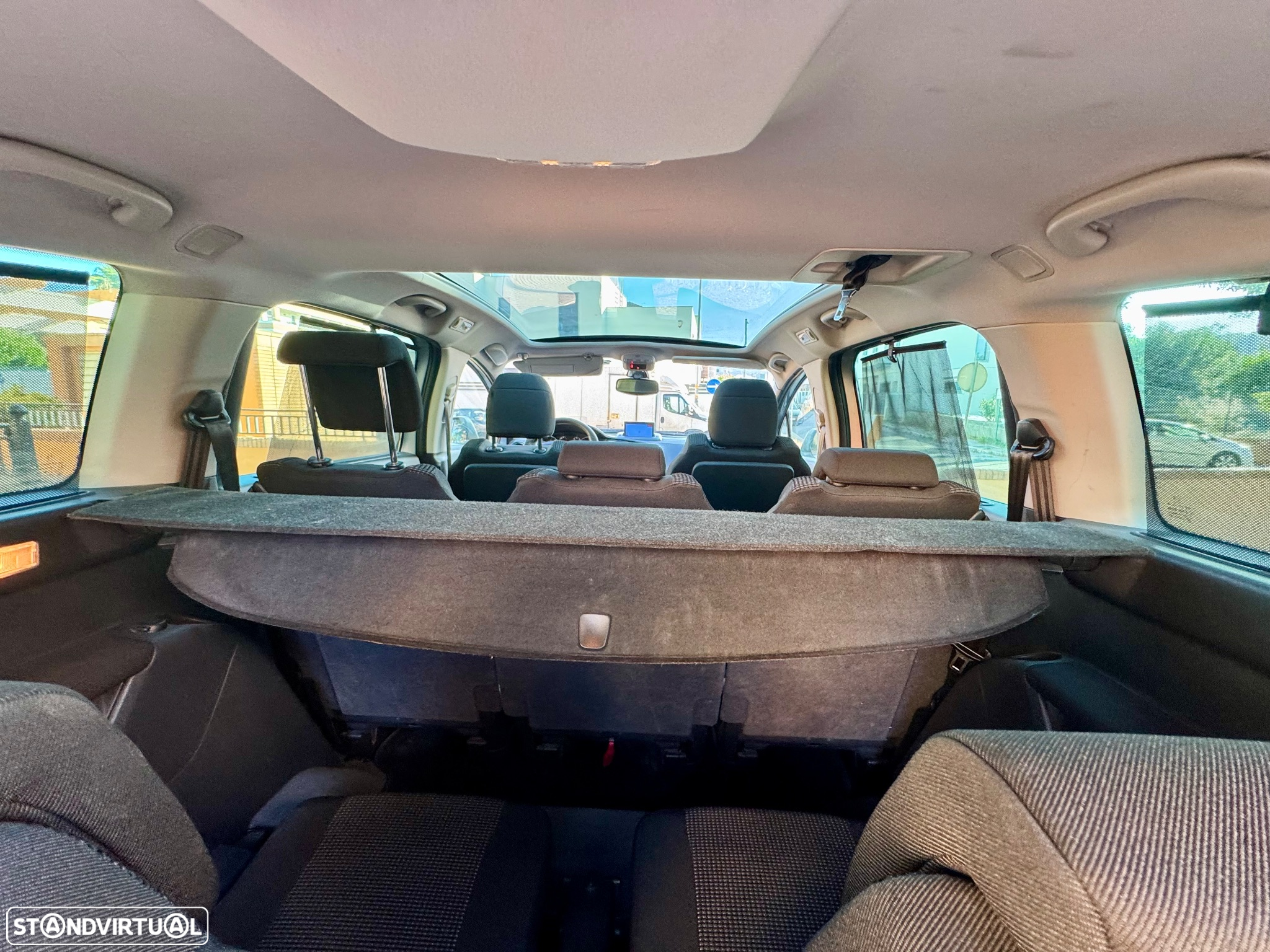 Peugeot 5008 1.6 HDi Executive CMP6 JLL17 - 10