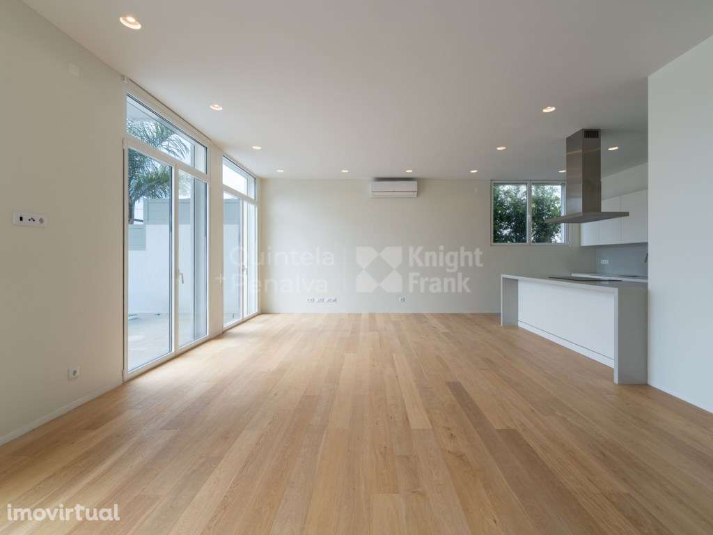 Moradia T4 para arrendamento com jardim, piscina e vista mar no Est... - Grande imagem: 4/26