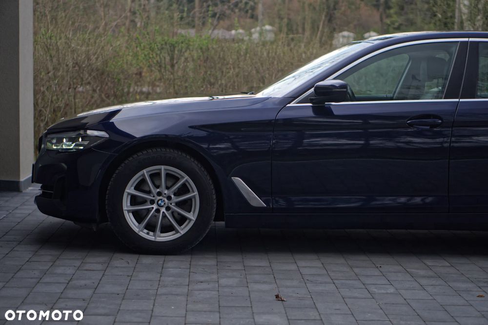 BMW Seria 5 520d xDrive - 6