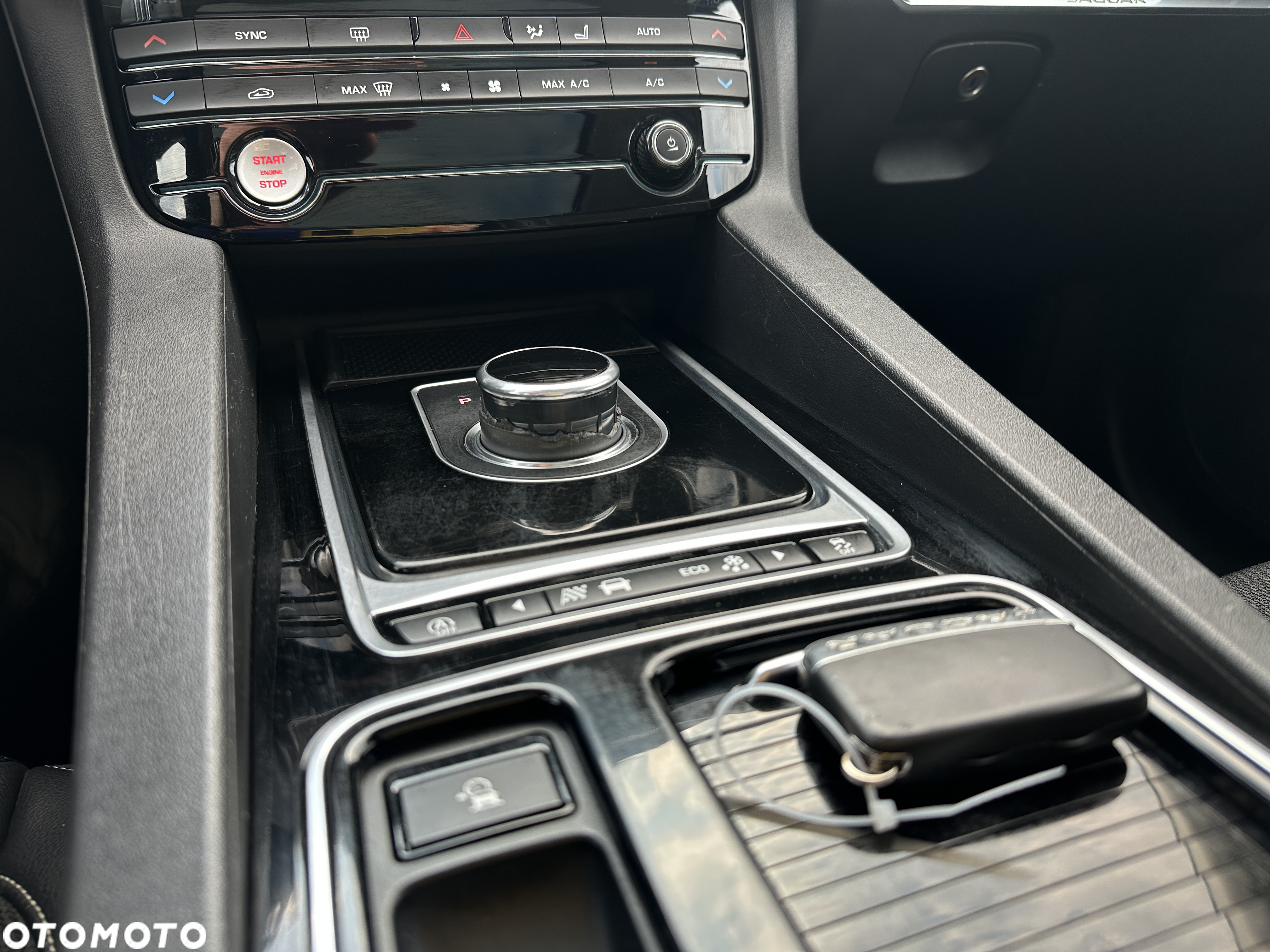 Jaguar F-Pace 2.0 i4D AWD R-Sport - 28