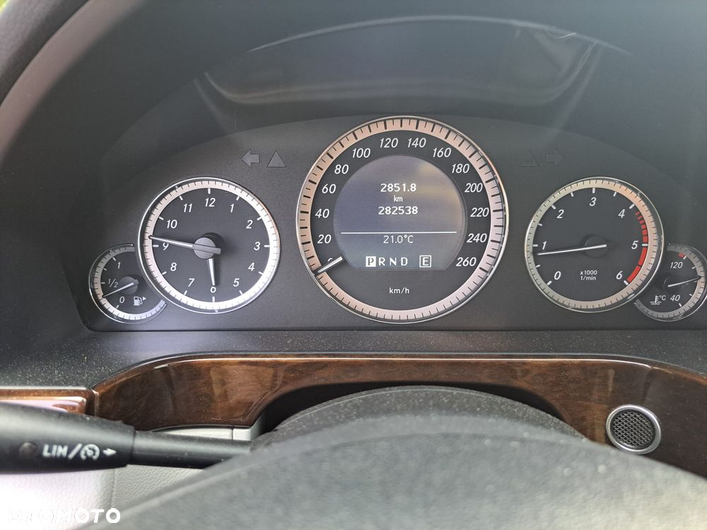 Mercedes-Benz Klasa E 220 CDI DPF BlueEFFICIENCY 7G-TRONIC Elegance - 14