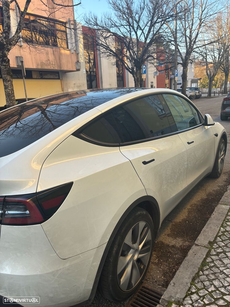 Tesla Model Y Standard RWD - 4