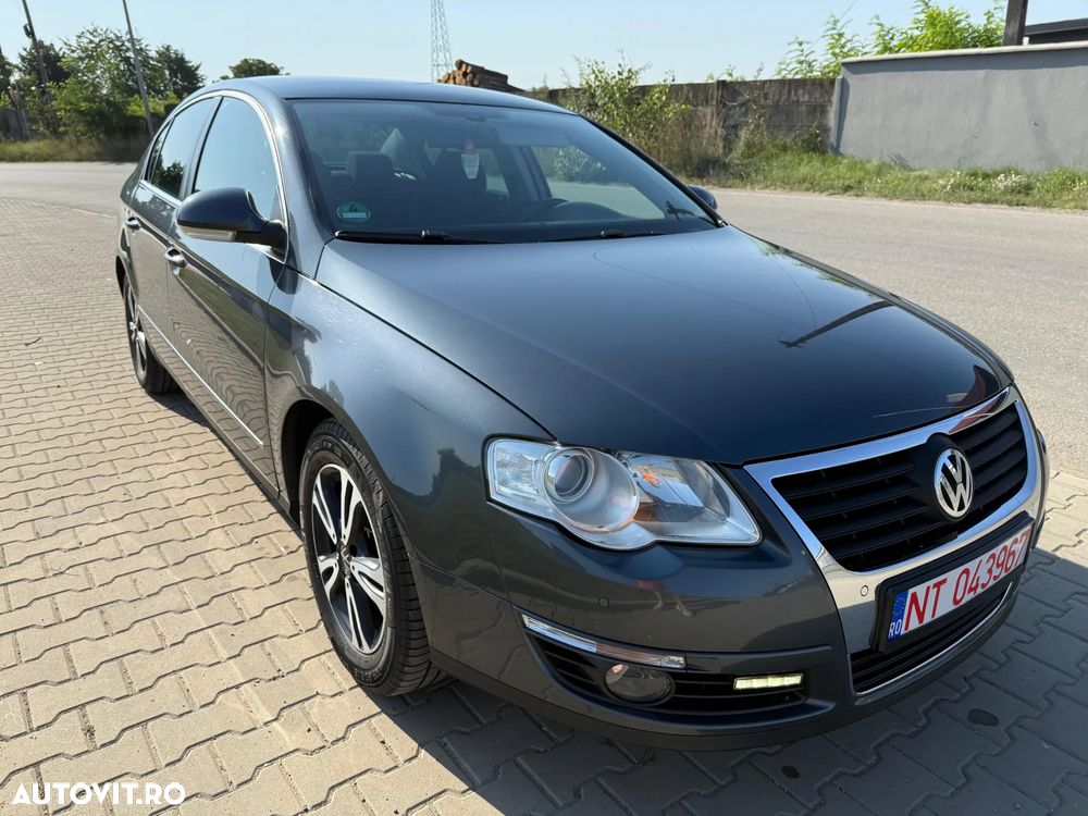 Volkswagen Passat - 1