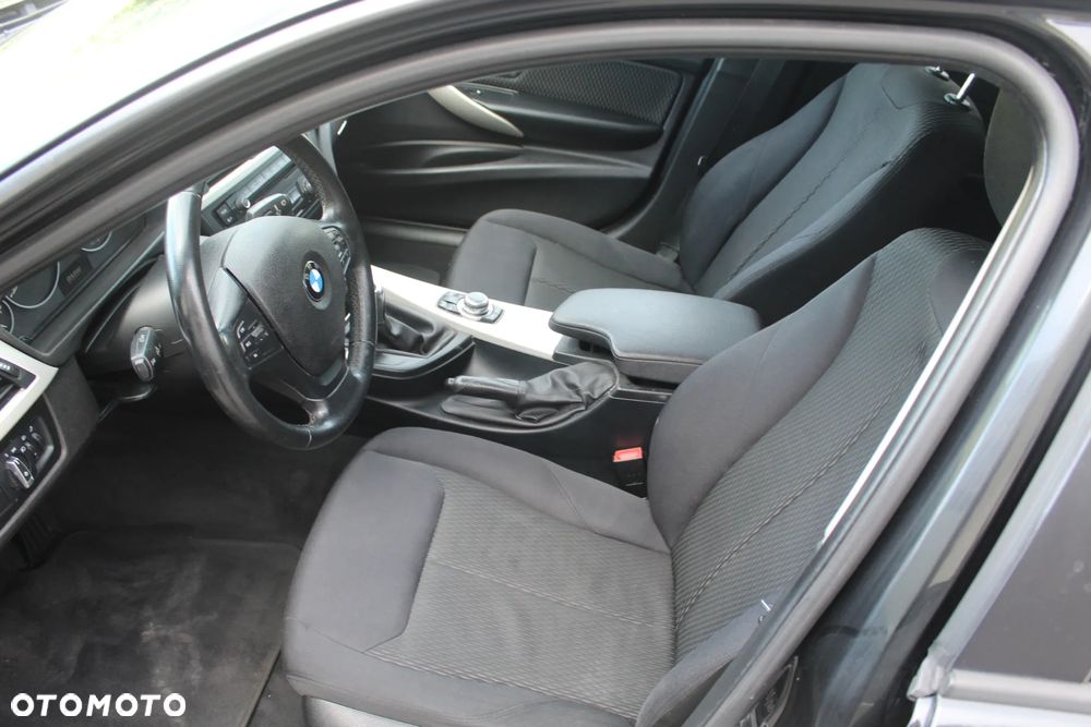 BMW Seria 3 318d - 9