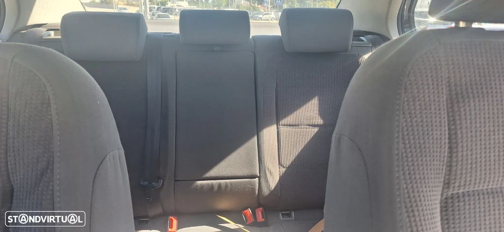 VW Jetta 1.9 TDi Confortline - 19