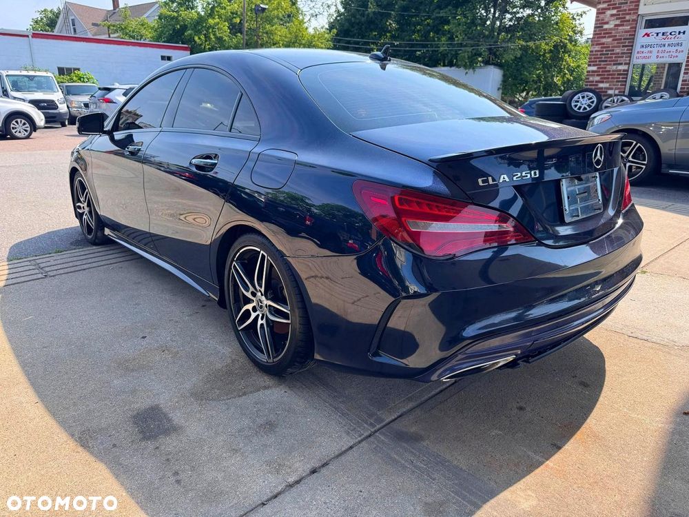 Mercedes-Benz CLA 250 4-Matic AMG Line - 4