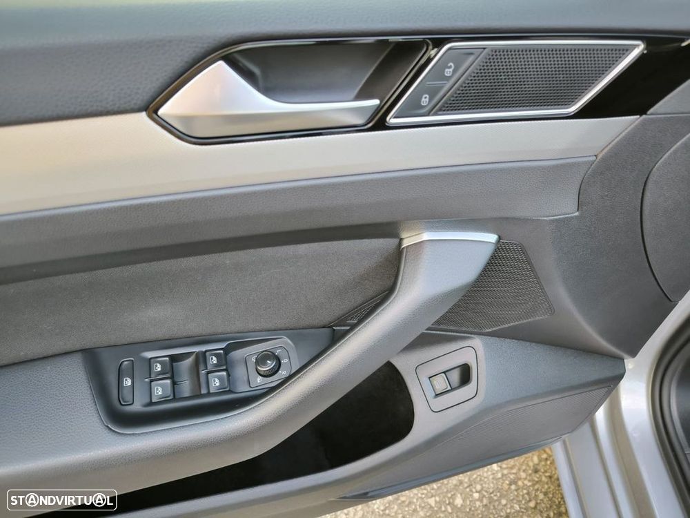 VW Passat 2.0 TDI Business P.DSG - 43