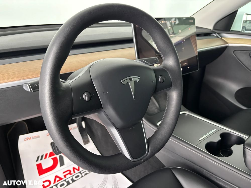 Tesla Model Y - 9
