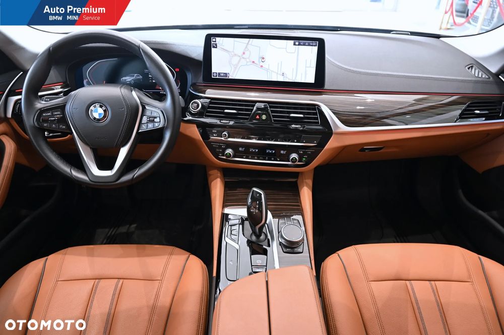 BMW Seria 5 540d xDrive mHEV - 14