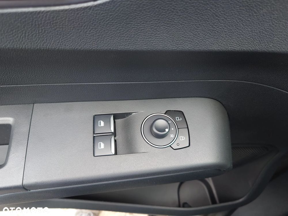 Ford Transit Courier - 24
