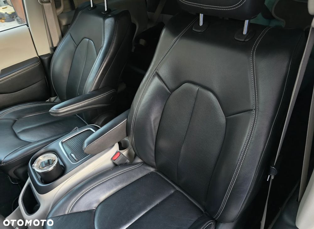 Chrysler Pacifica - 10