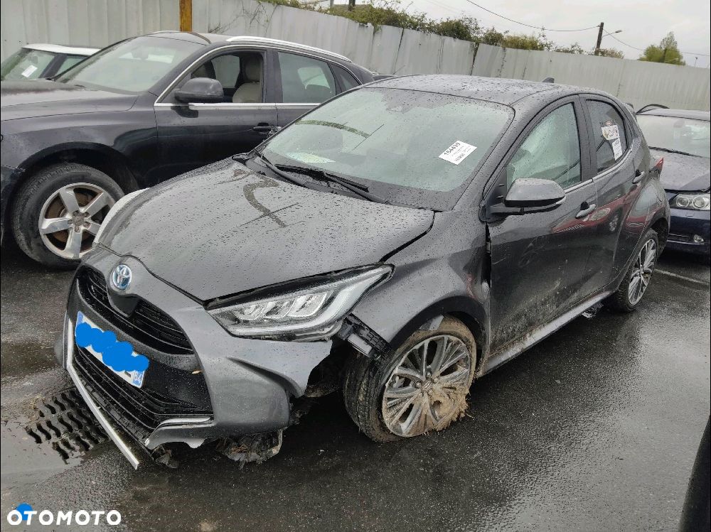 Toyota Yaris Hybrid 100 Premium - 5