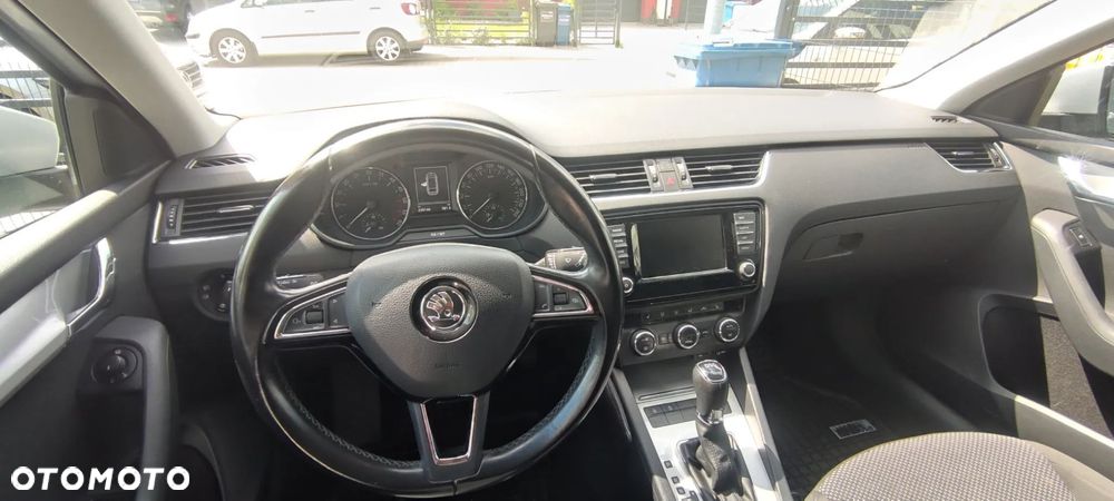 Skoda Octavia 1.6 TDI Ambition DSG - 12