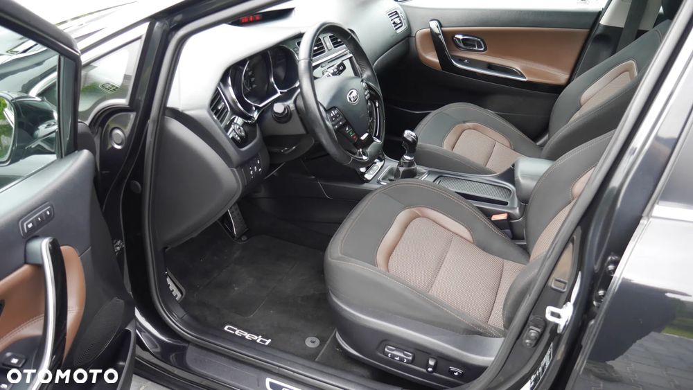 Kia Ceed 1.6 GDI ISG Platinum Edition - 22