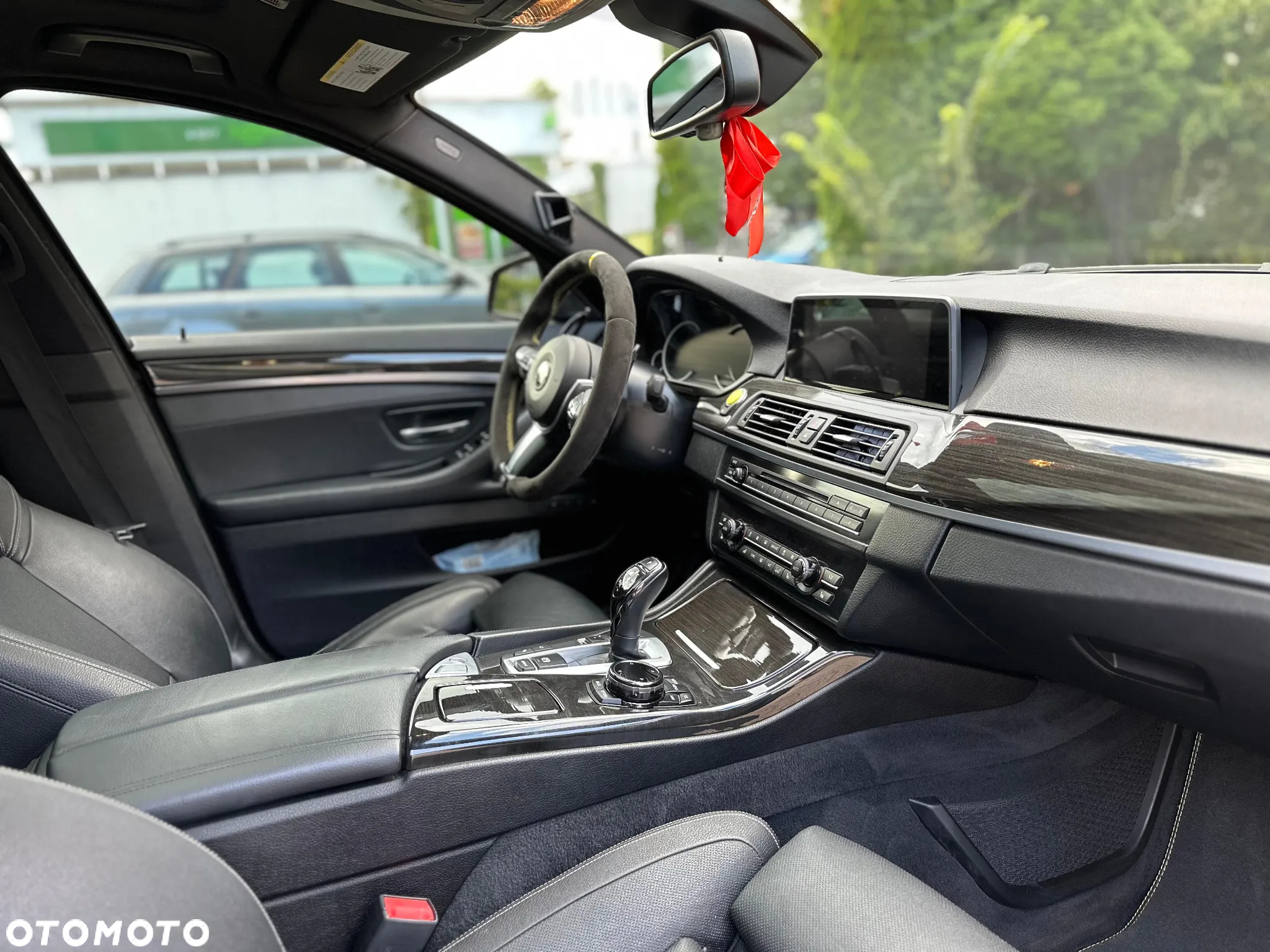 BMW Seria 5 550i - 15