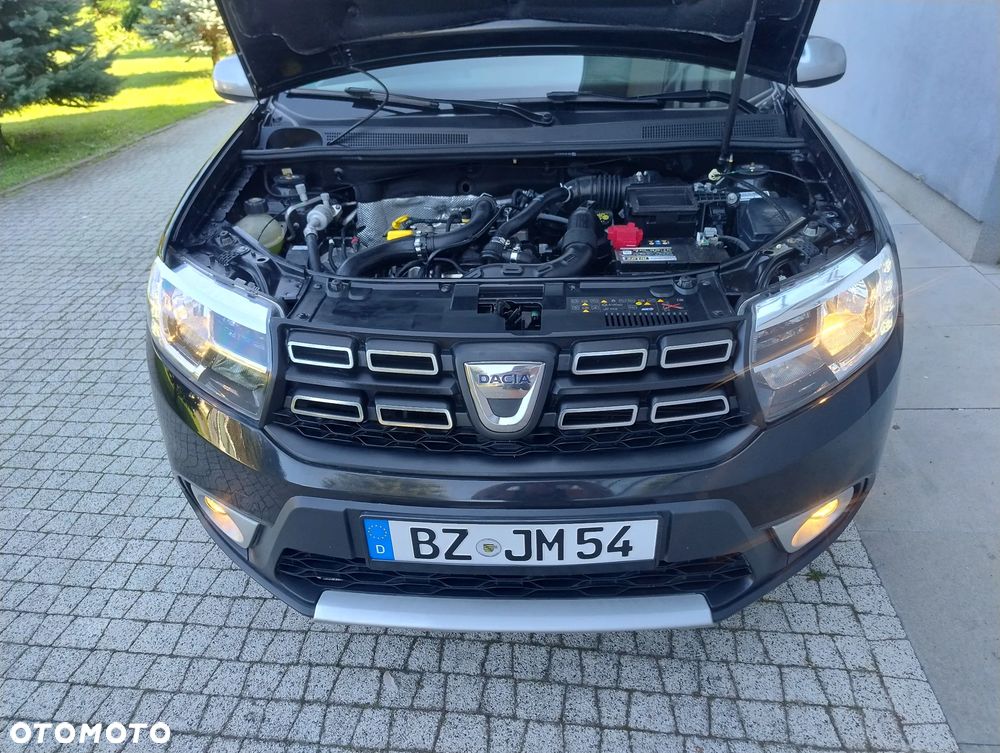 Dacia Logan TCe 90 S&S Stepway Celebration - 23