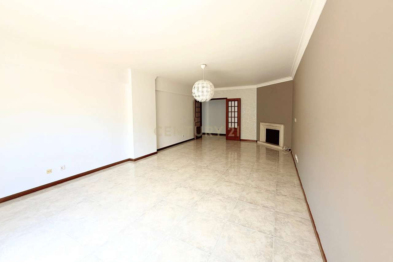 Apartamento T4 com Terraço e Garagem, Massamá - Grande imagem: 3/25