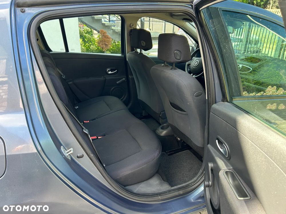 Renault Clio 1.6 Confort Privilege - 9