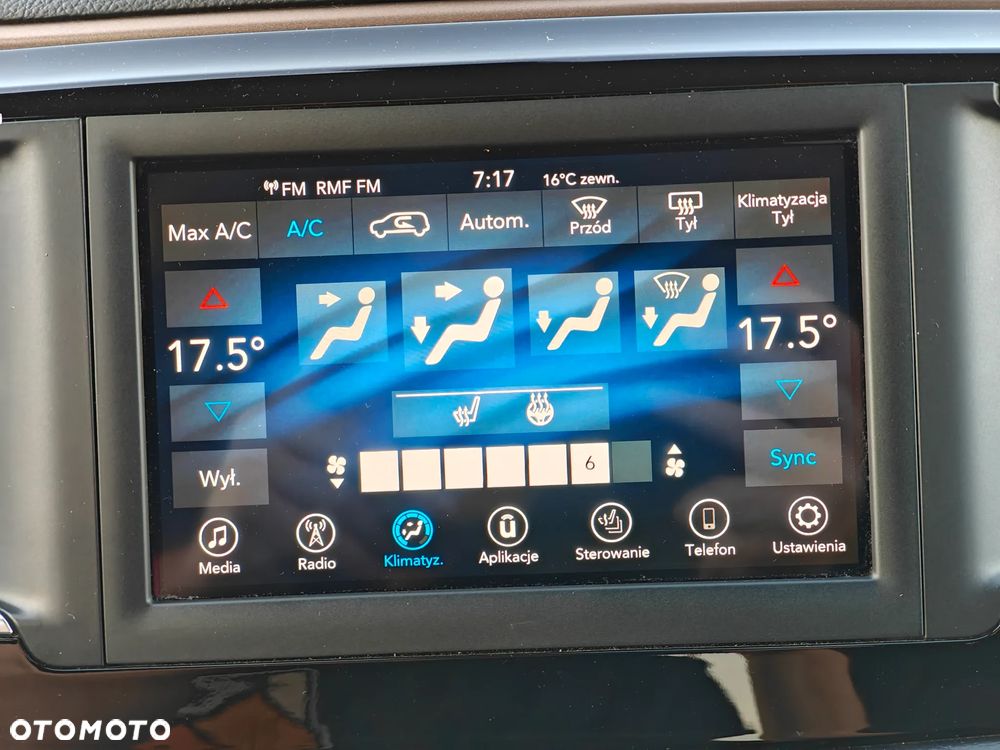 Chrysler Pacifica - 23