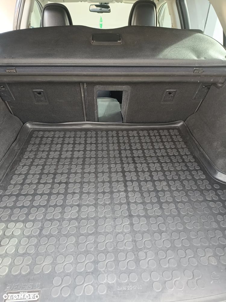 Toyota Avensis - 8