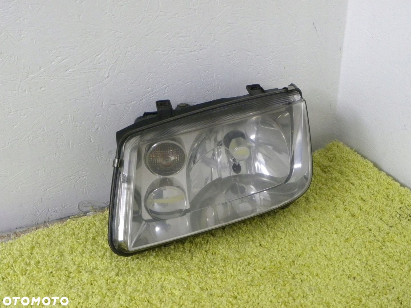Lampa Przód Lewa Vw Bora 1J 99-05 EU Cała Igła - 1
