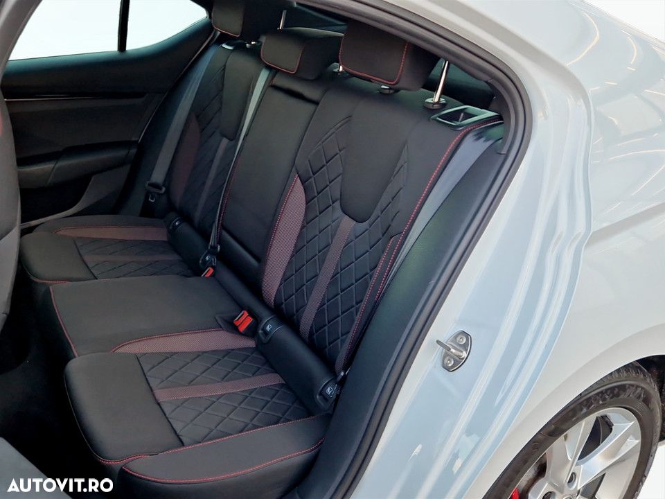 Skoda Octavia 2.0 TDI DSG RS - 15