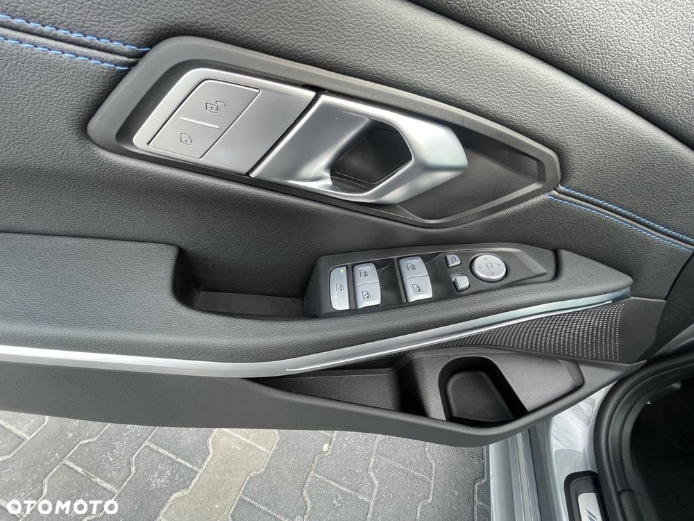 BMW Seria 3 318i M Sport - 16