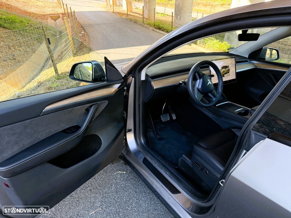 Tesla Model Y Long Range Dual Motor AWD - 12