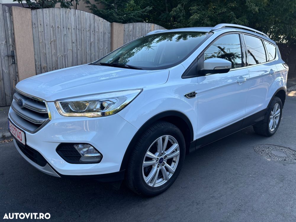 Ford Kuga 1.5 TDCi 2WD Powershift Titanium - 4