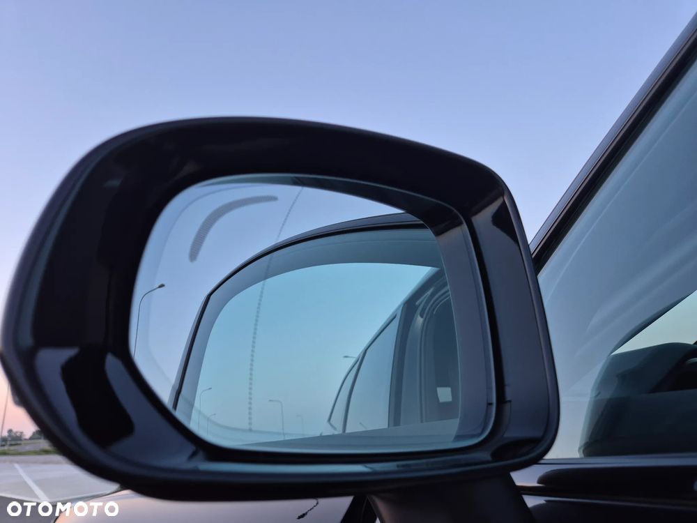 Volvo XC 60 B5 B AWD Ultimate Dark - 27