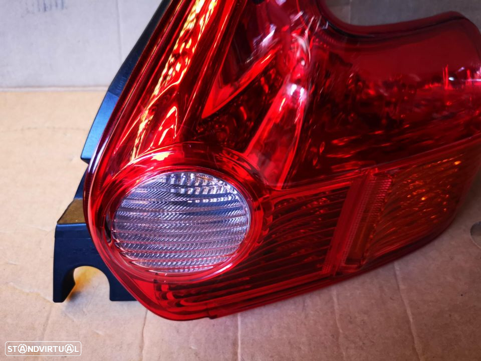 NISSAN JUKE FAROLIM TRÁS DTO FT114 - 4