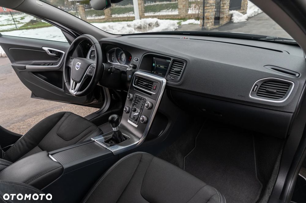 Volvo S60 D2 Momentum - 25