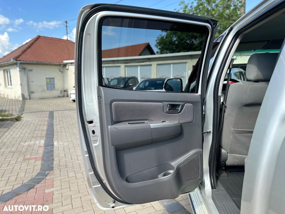 Toyota Hilux - 30