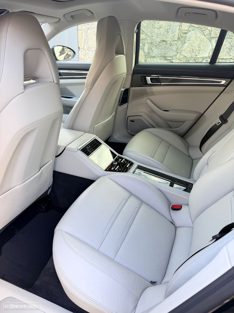 Porsche Panamera 4 E-Hybrid - 16