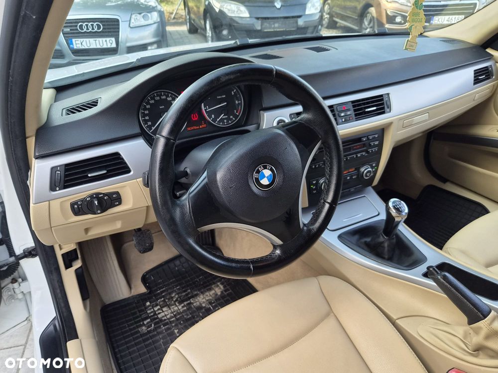 BMW Seria 3 320i - 12