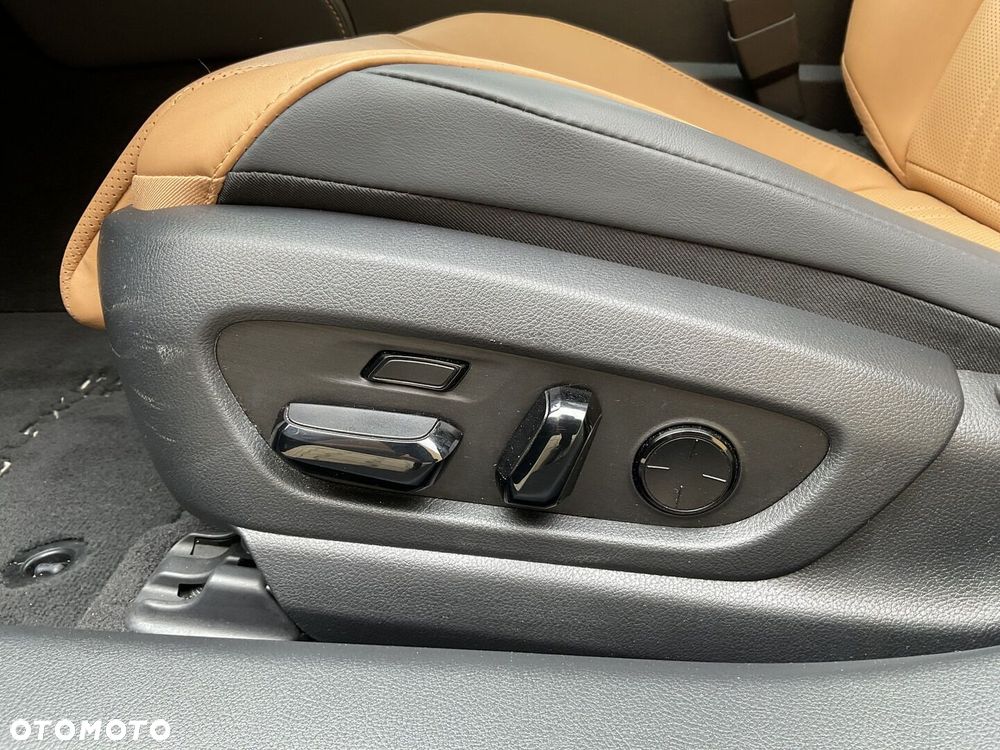 Lexus ES 300h Omotenashi - 23