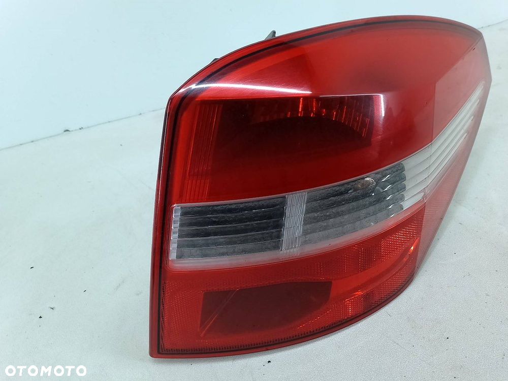 LAMPA TYLNA PRAWA RENAULT LAGUNA III ( 07-15 ) KOMBI - 2