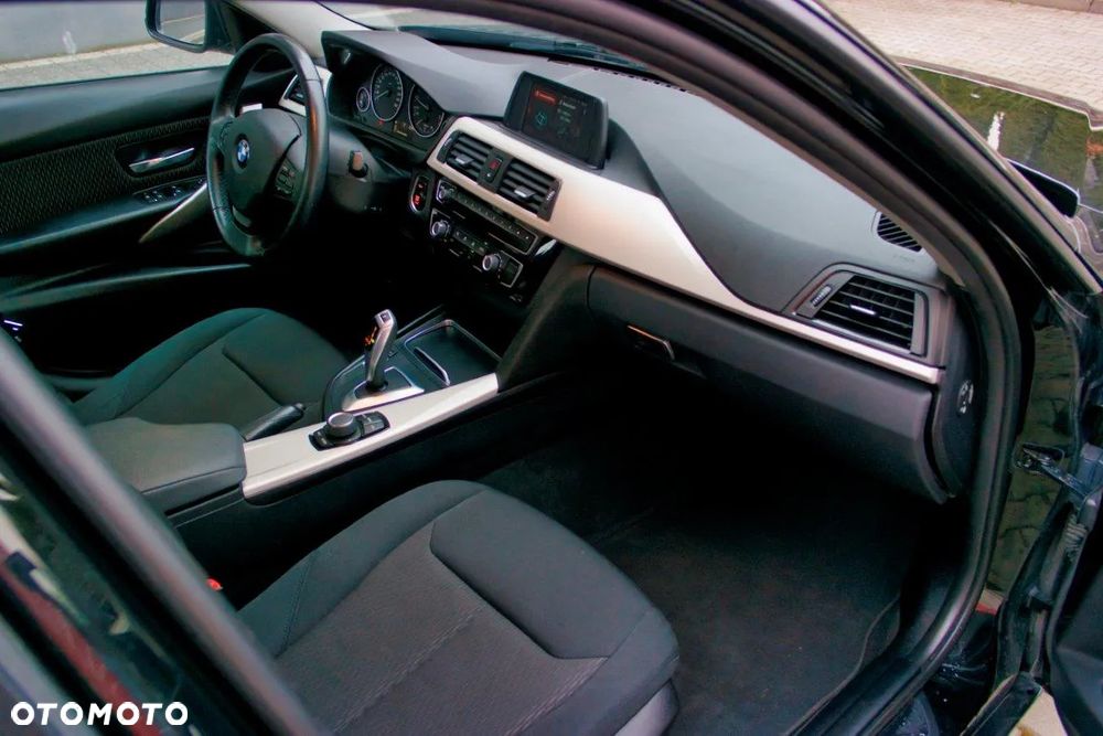 BMW Seria 3 318i - 13