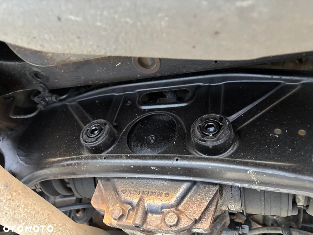 Mercedes-Benz Klasa E - 36