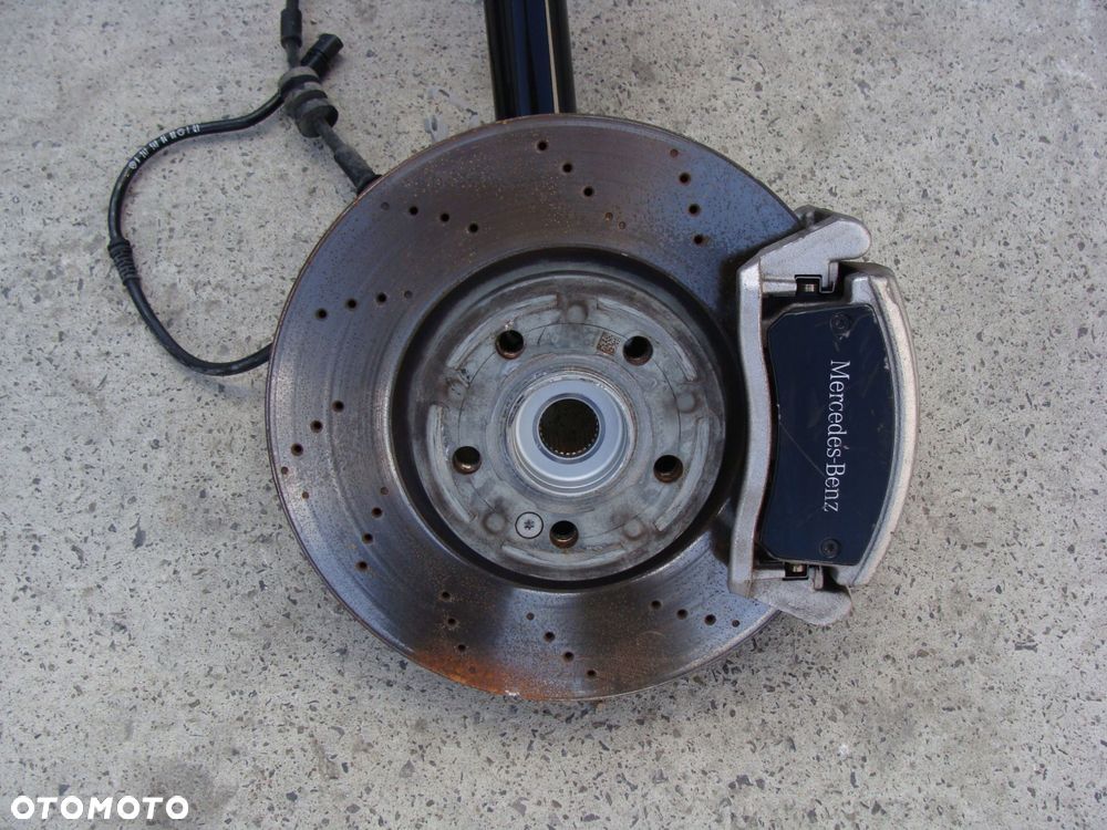 amortyzator zwrotnica prawa mercedes gla h247 a2473208801 - 2