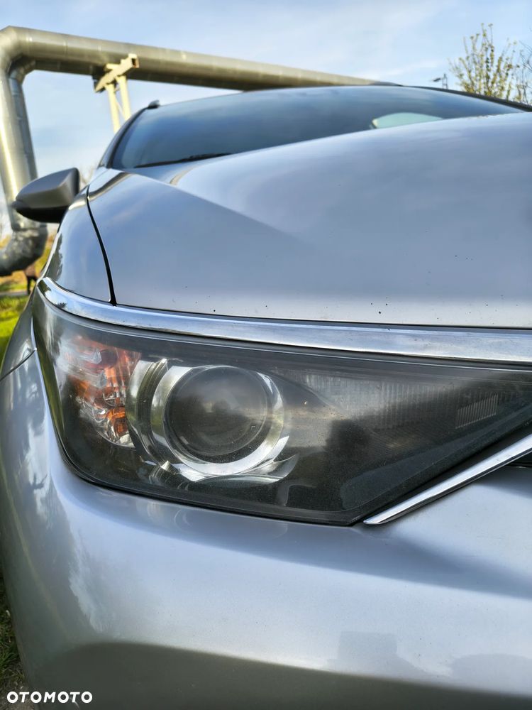 Toyota Auris 1.6 Premium - 4