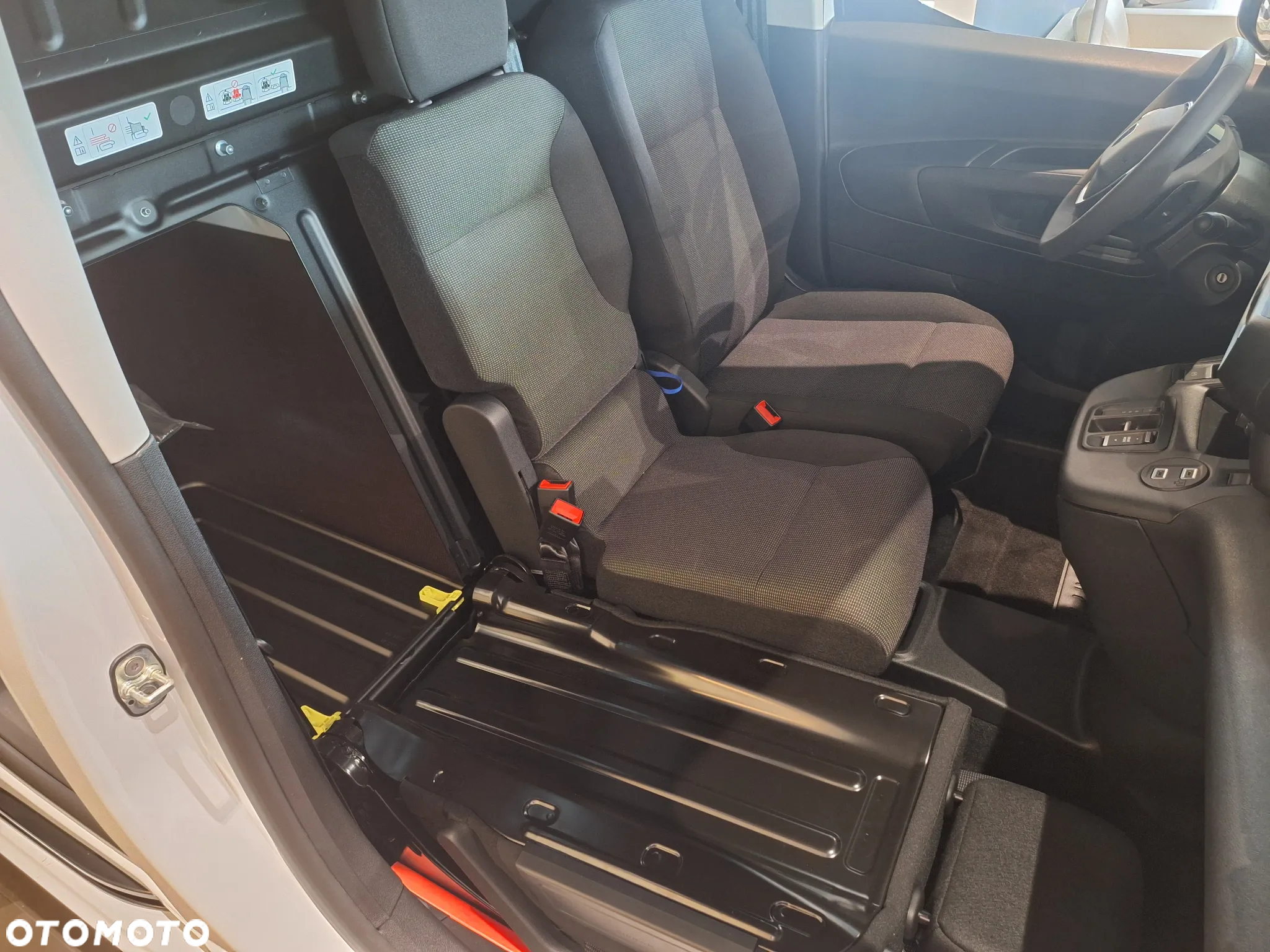 Peugeot Partner Furgon Long 750kg EV 136 KM. zasięg 330 km (akumulator 50 kWh) - 9