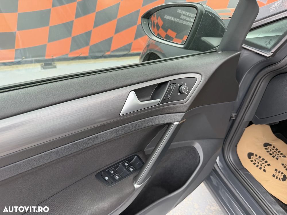 Volkswagen Golf 1.6 TDI DSG Highline - 29