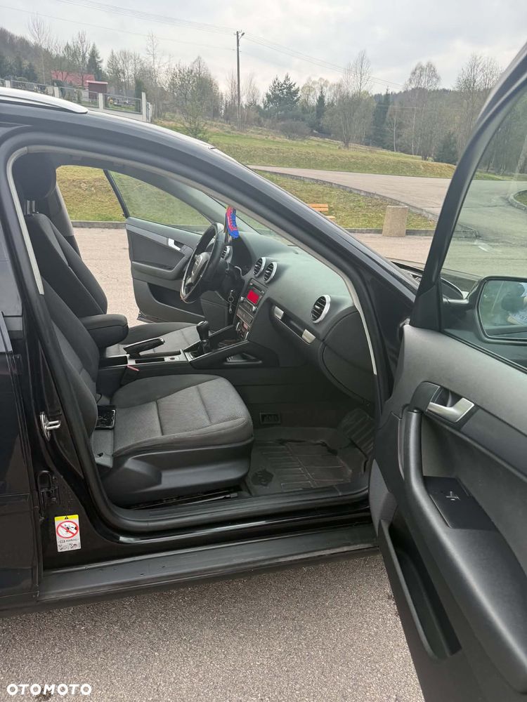 Audi A3 Sportback 1.6 TDI DPF Ambiente - 11